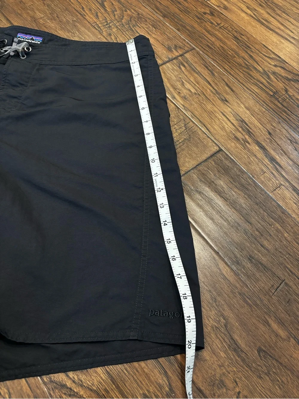 Men’s Patagonia Wavefarer Board Shorts Size 36